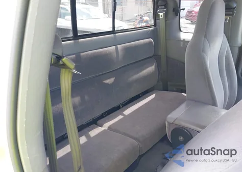 2000 Dodge Dakota Slt/Sport z USA, uszkodzony, nr VIN 1B7GG22X9YS744843